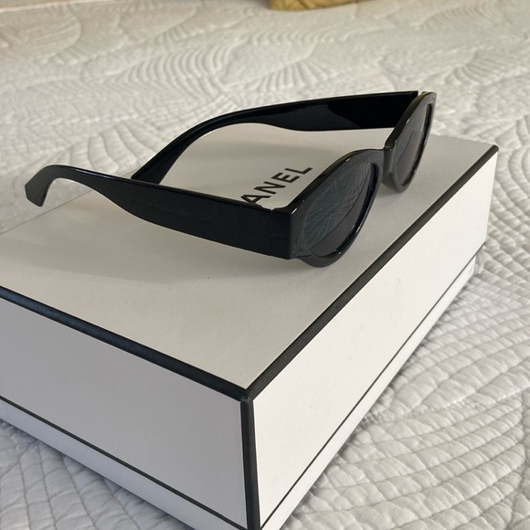 Sunglasses - Picture 2 of 3